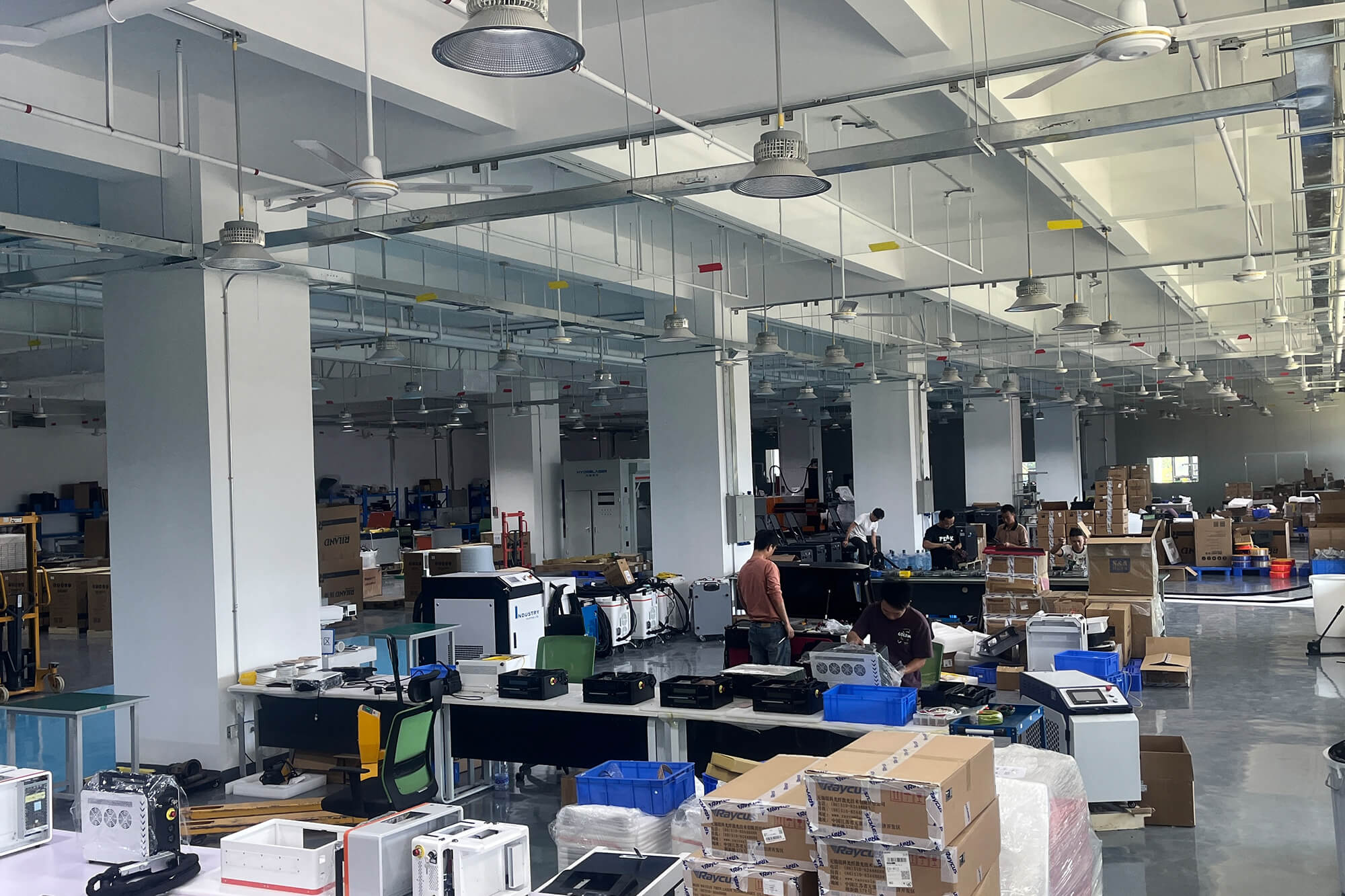 Pulse laser cleaning machine production workshop