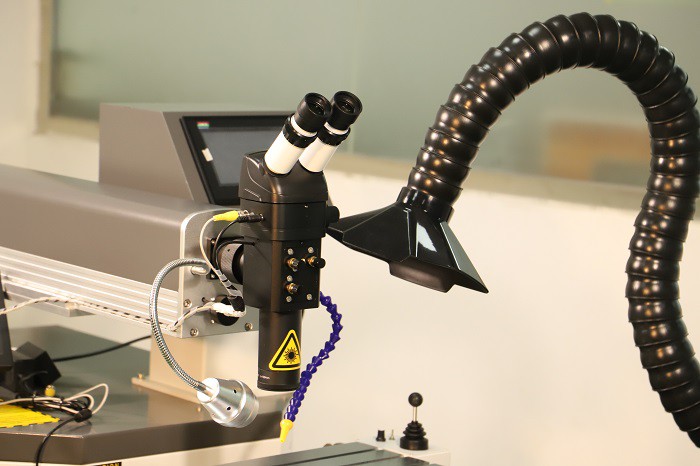 Yag Laser Welding Machine For Mold Repairing (2)